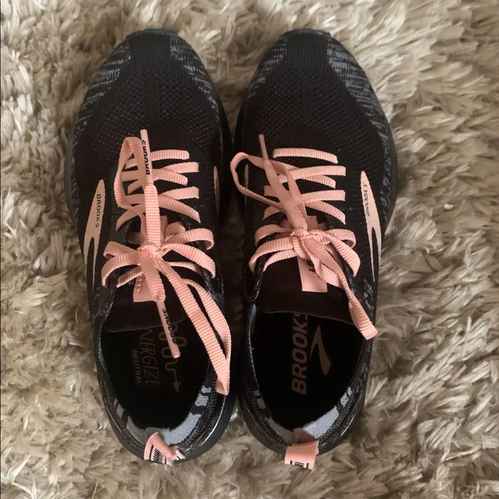 Womens Brooks Levitate